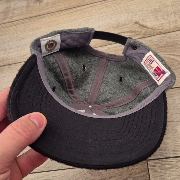 DALLAS STARS Sports Specialties Red‎ NHL Leather Strap Back Cap Hat VTG RARE